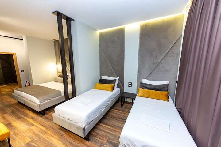 Room 3 of 96