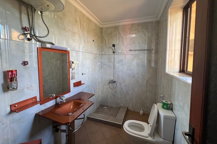 Room 16 of 37