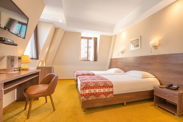 Room 10 of 79