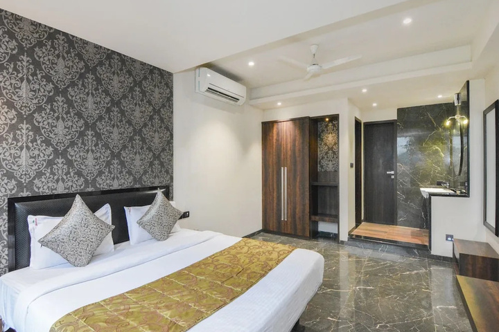 Room 4 of 13