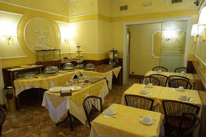 Dining 77 of 91