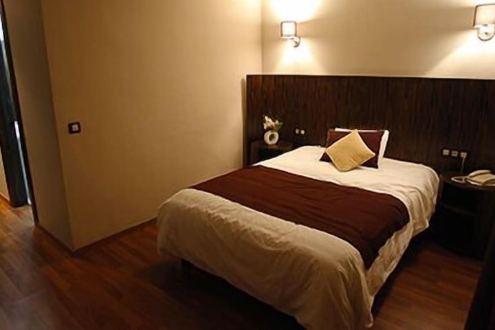 Room 12 of 20