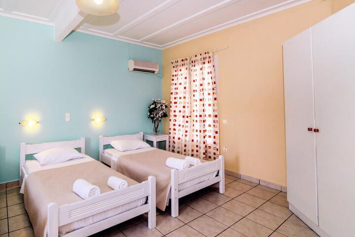 Room 13 of 23