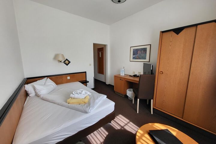 Room 13 of 73