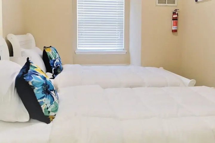 Room 4 of 6
