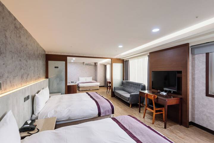 Room 18 of 92