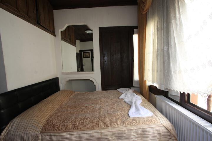 Room 22 of 46