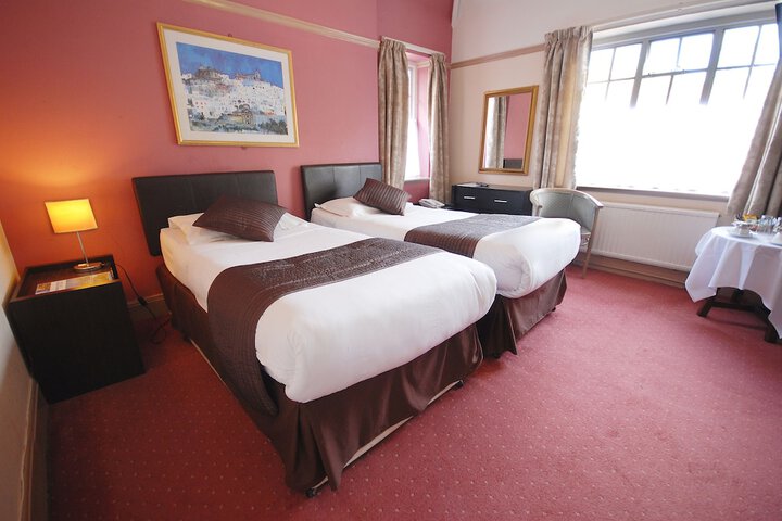 Room 5 of 33
