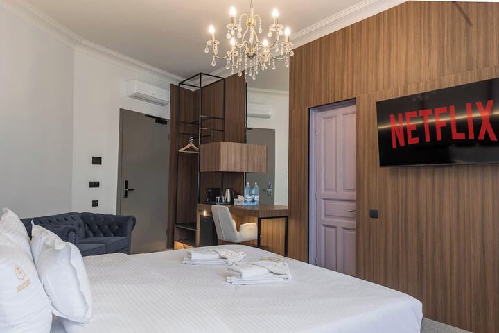 Room 121 of 208