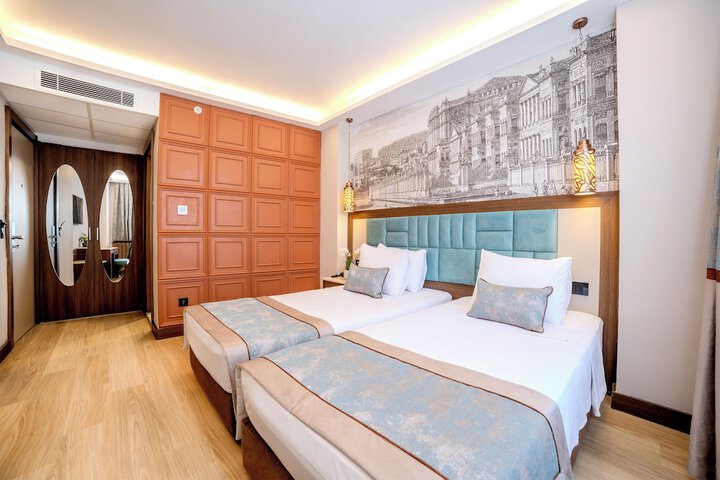 Room 27 of 65