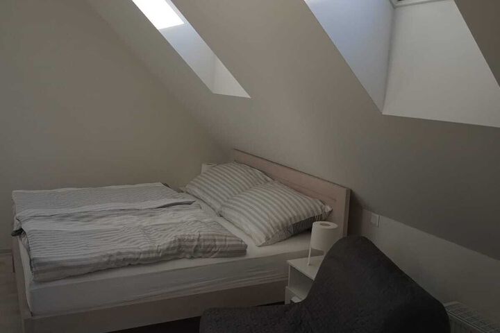 Room 5 of 11
