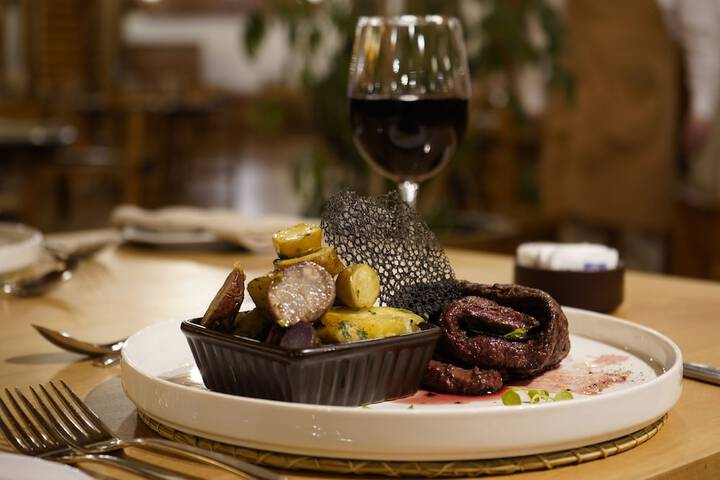 Dining 70 of 94