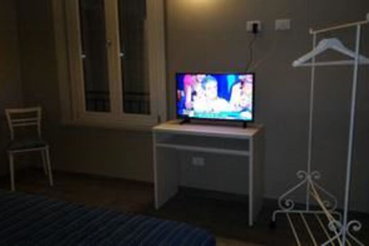 Room 27 of 33