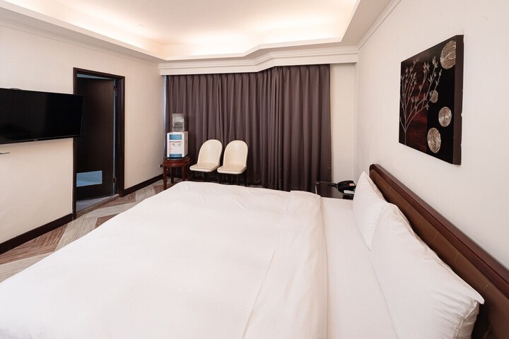 Room 15 of 38