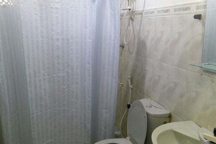 Room 6 of 8