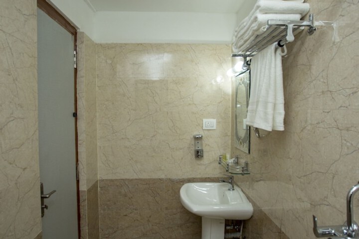 Room 33 of 84