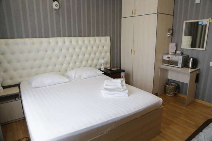Room 28 of 53