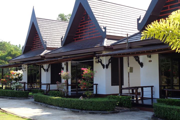 Hotel Exterior 41 of 53