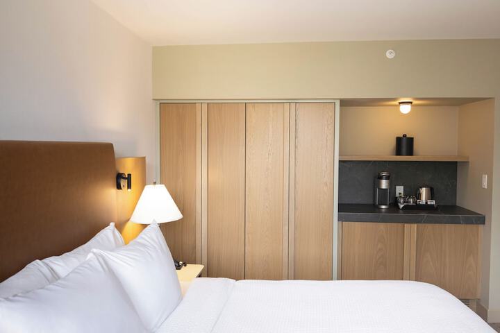 Room 6 of 32