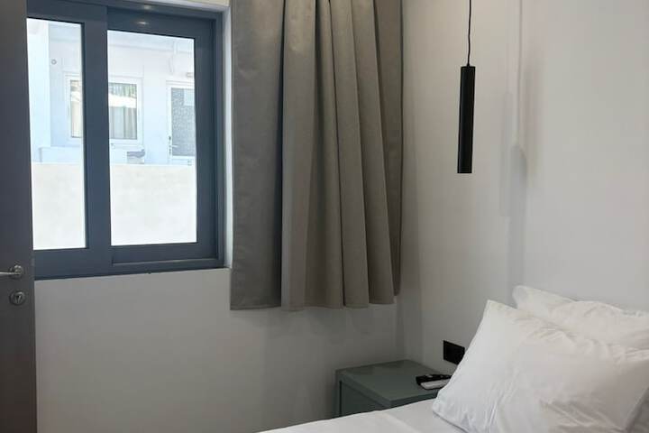 Room 4 of 25