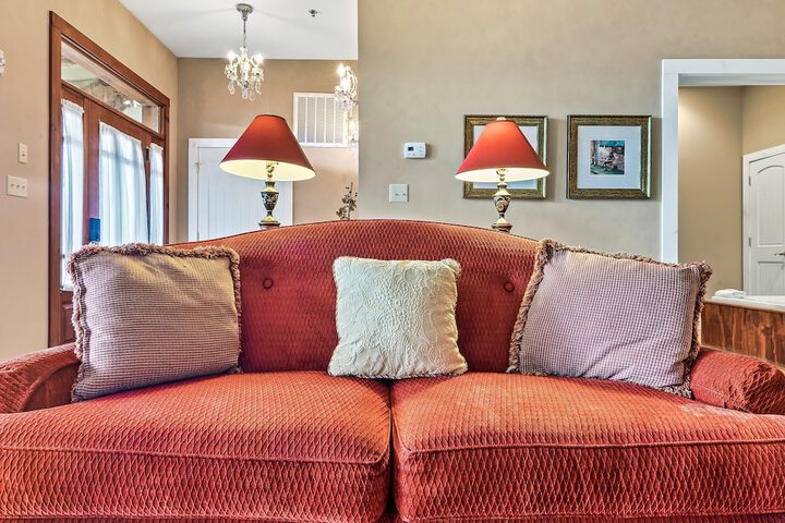 Snug Hug Queen Suite with Fireplace (127 of 131)