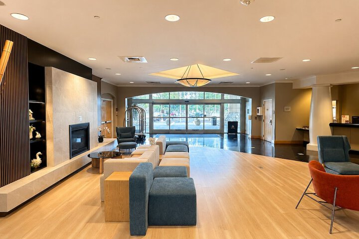 Entrance & Lobby