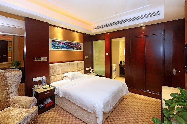 Room 6 of 44