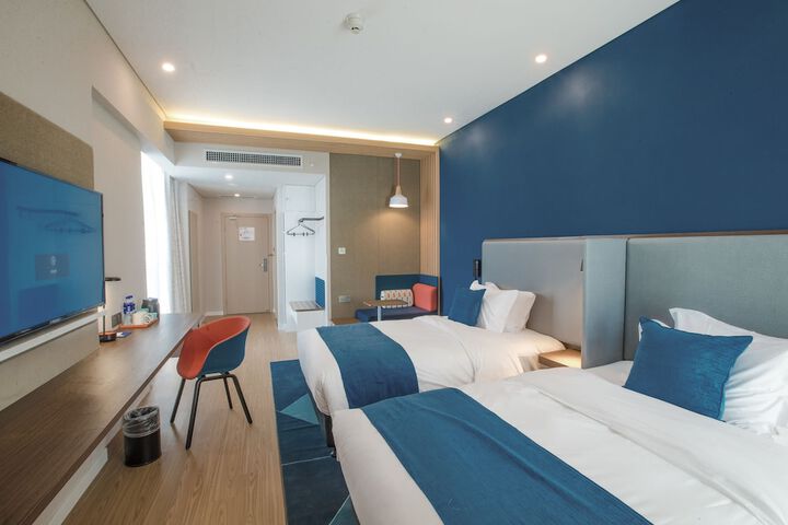 Room 17 of 60
