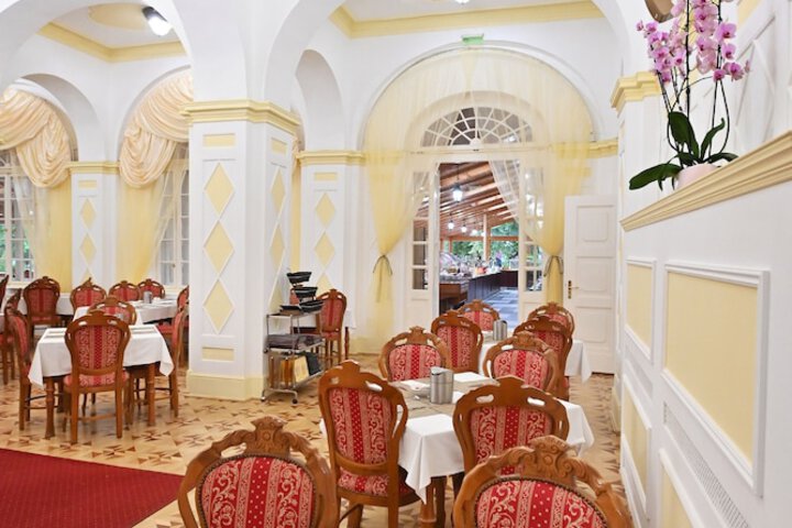 Dining 69 of 102