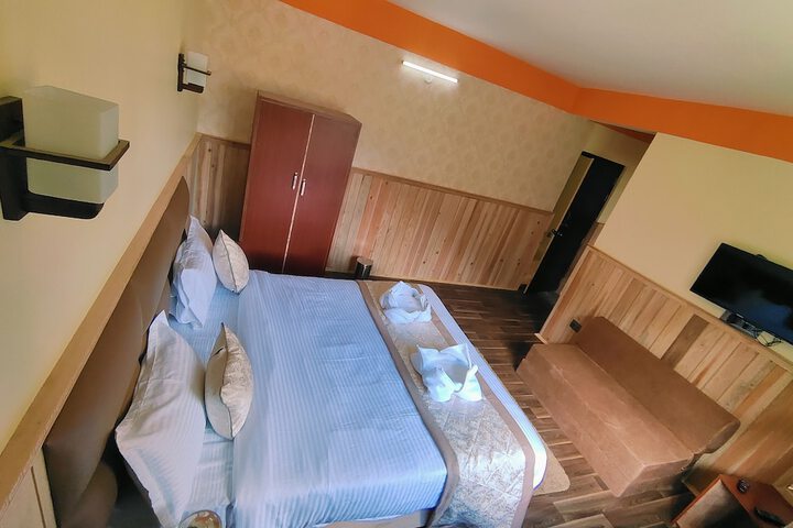Room 10 of 29
