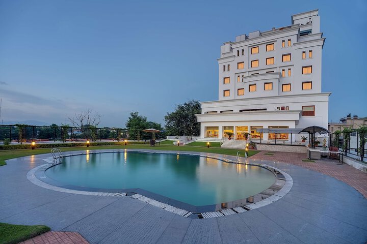 Pools & Facilities
