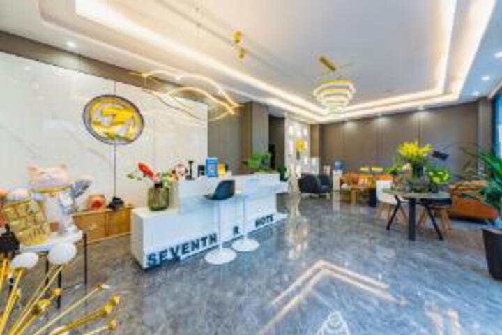 QiXi Art Hotel (Jianshui Zitao Street Branch)