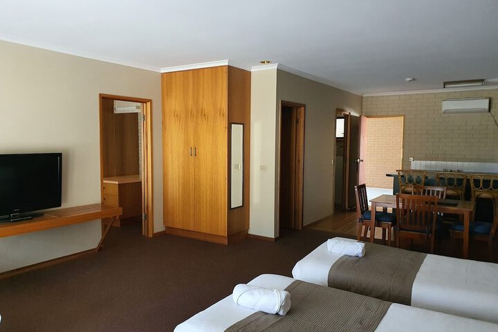 Room 44 of 99