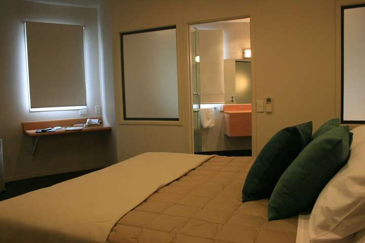 Room 6 of 37