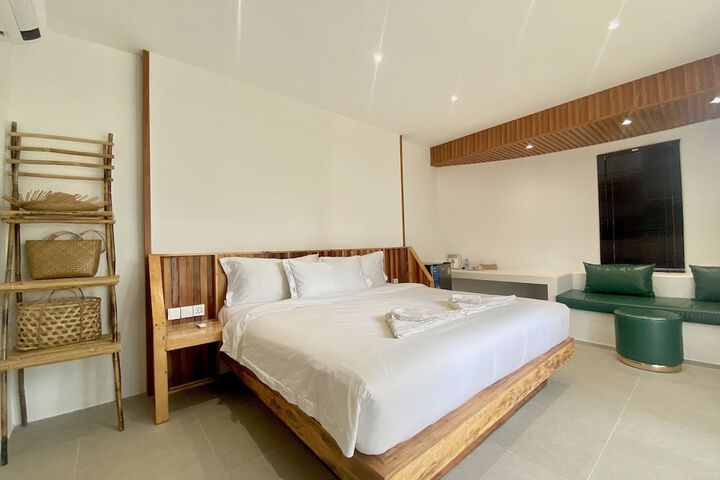 Room 15 of 108