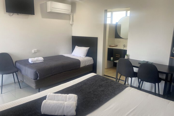 Room 14 of 32