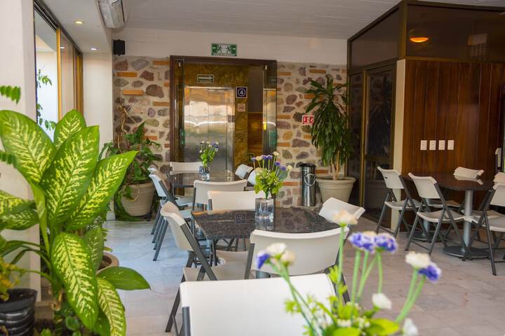 Breakfast area