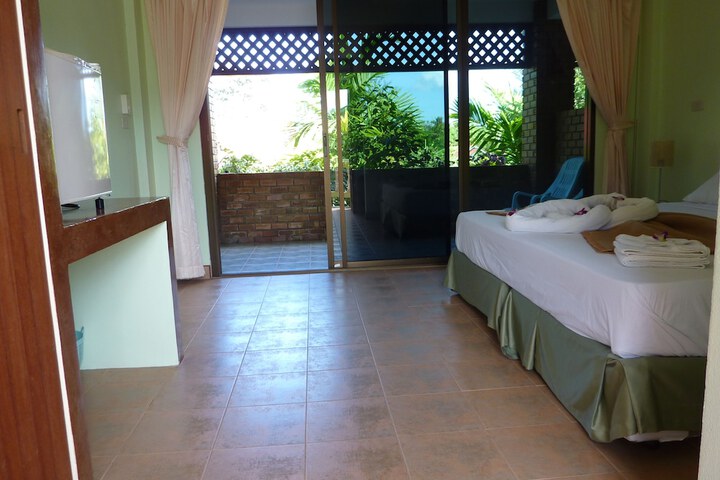 Room 4 of 34