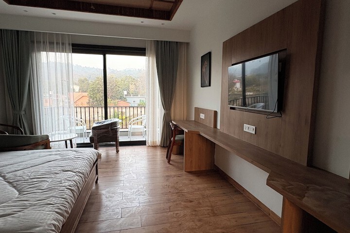 Room 6 of 28