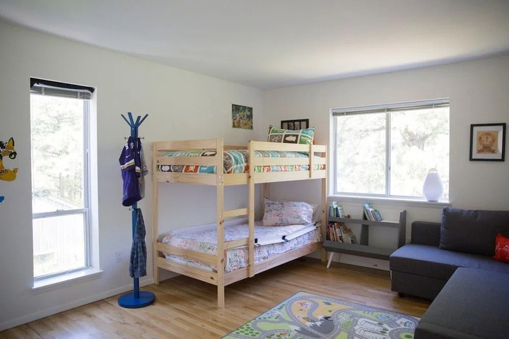 Room 4 of 18