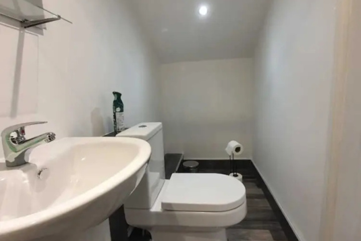 Room 7 of 16