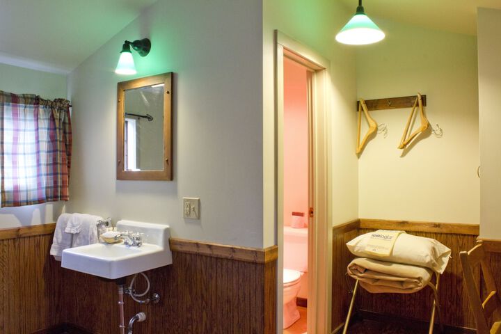 Room 13 of 21