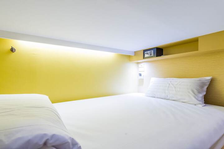 Room 10 of 46