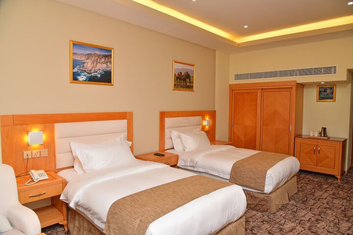 Room 10 of 33