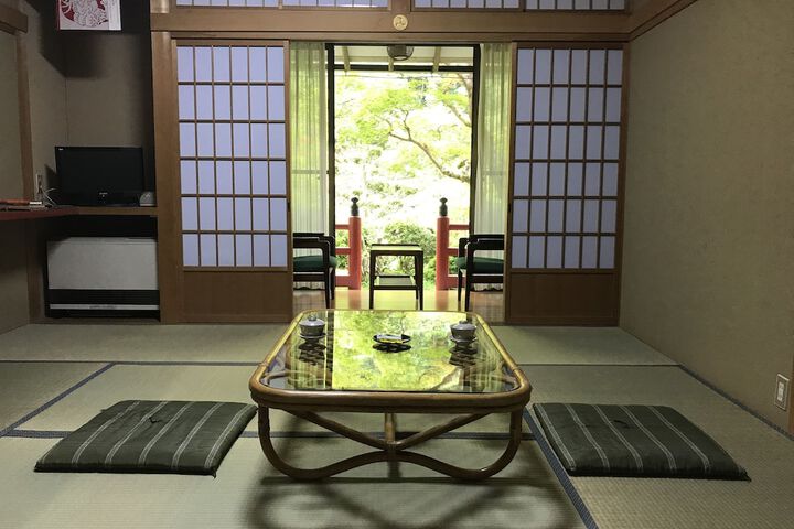 Room 2 of 6