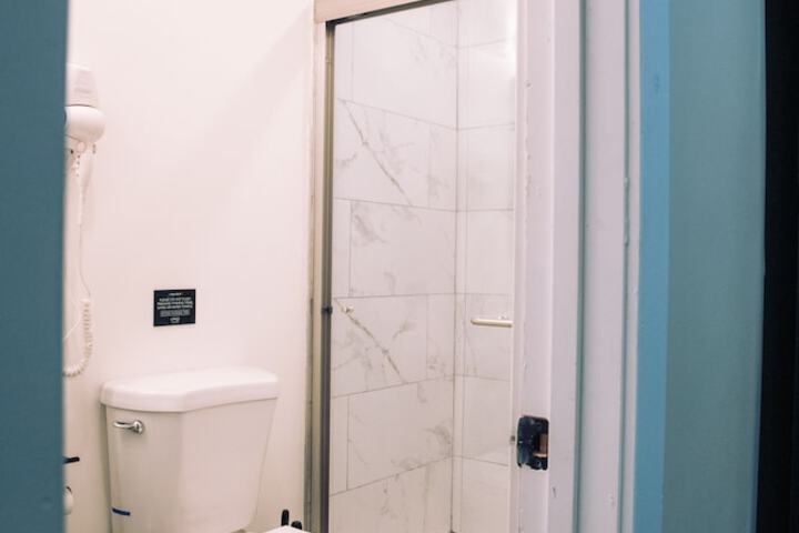 Room 13 of 19