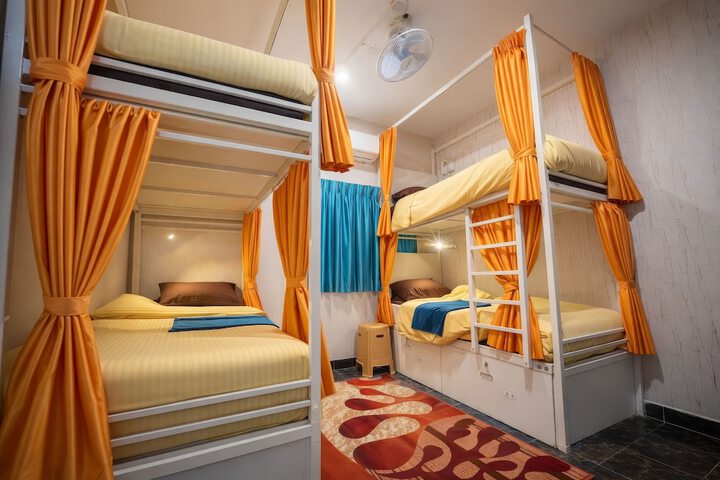 Room 6 of 34