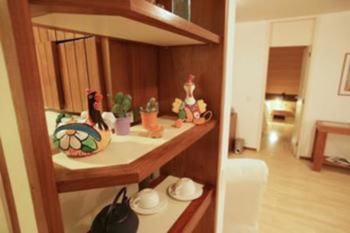 Room 6 of 18