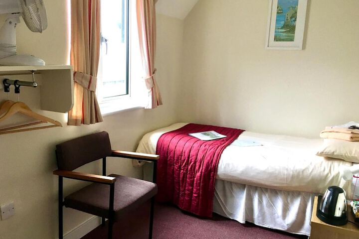 Room 8 of 32