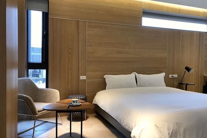 Room 44 of 100